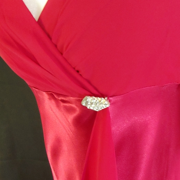 Nightway Red Spaghetti Strap Backless Gown size 12 - Picture 3 of 4